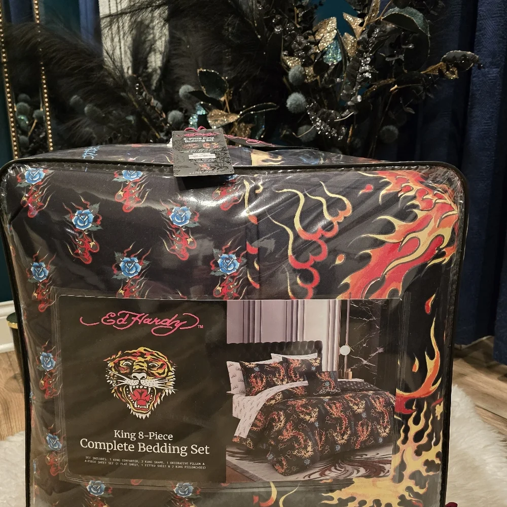 Ed Hardy King 8 piece complete Bedding set new
